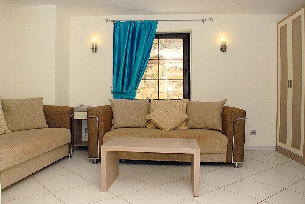 Costa Queen Suites Gümbet Buitenkant foto