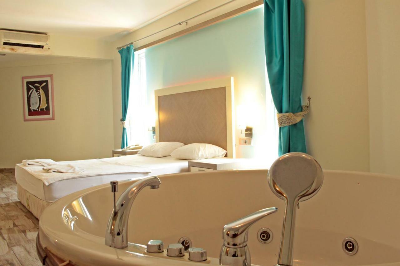 Costa Queen Suites Gümbet Buitenkant foto